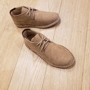 Boy's Ankle Boots. Tan.